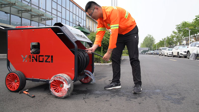 使用我們翻新的工業(yè)高壓清洗機提供經(jīng)濟高效的清潔解決方案